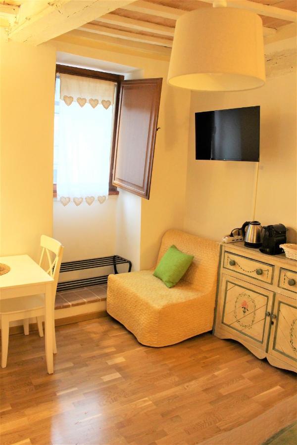 Romantic Suite Губбіо Екстер'єр фото